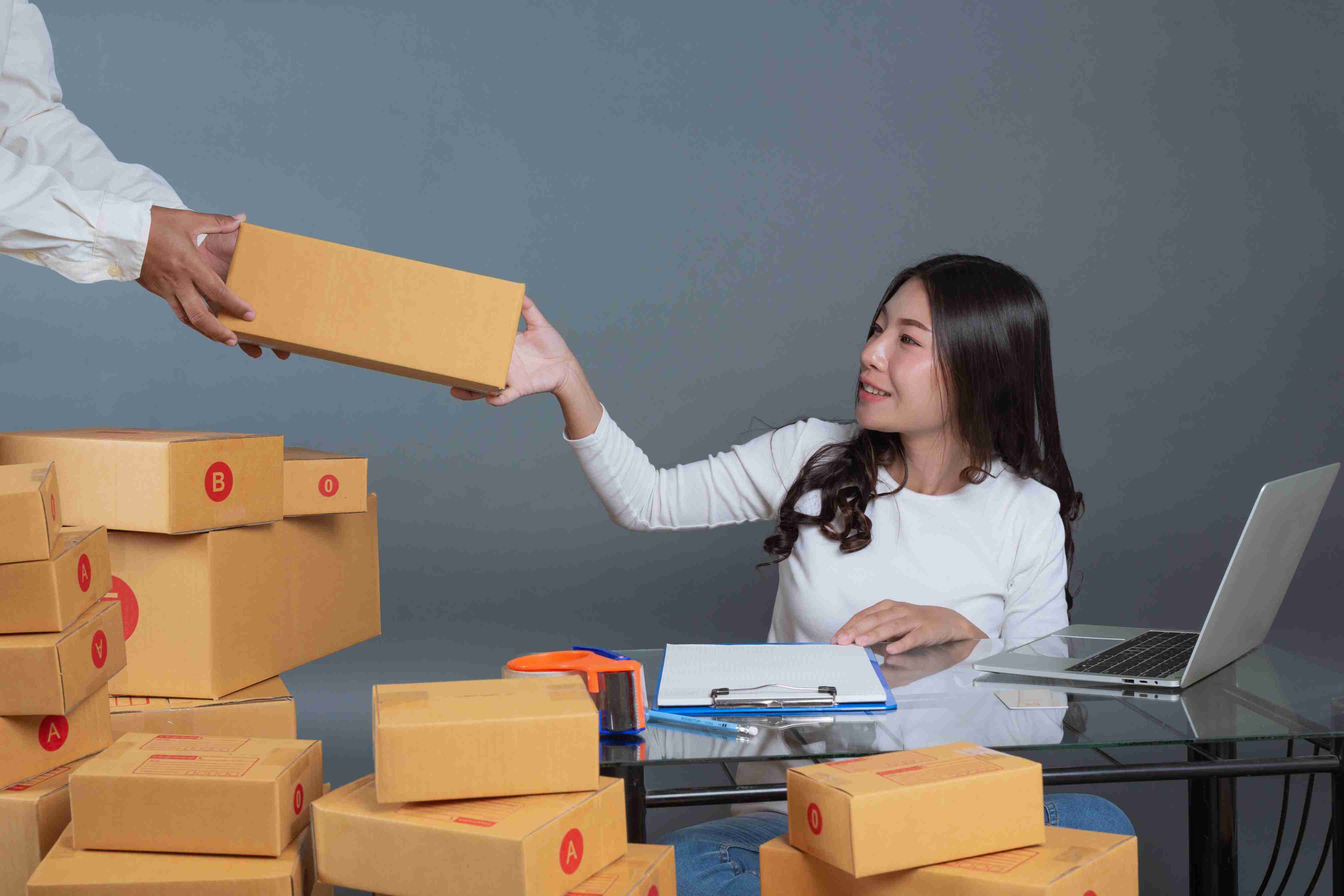 Apa Itu Direct Selling? Pengertian, Cara Kerja, dan Contohnya